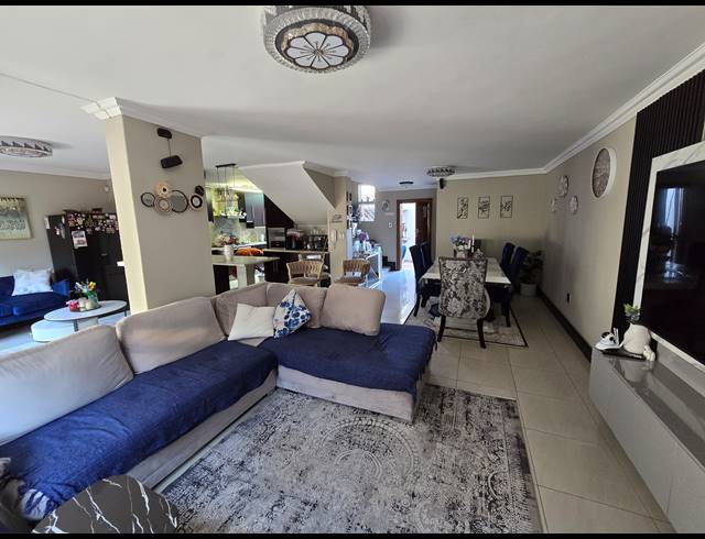 3 BEDROOM SECTIONAL TITLE FOR SALE IN BASSONIA